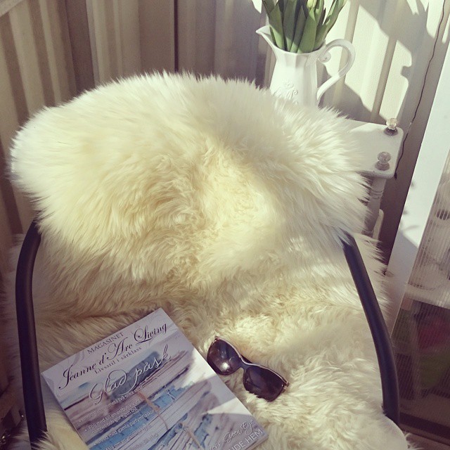 balkong inredning fårskinn ikea