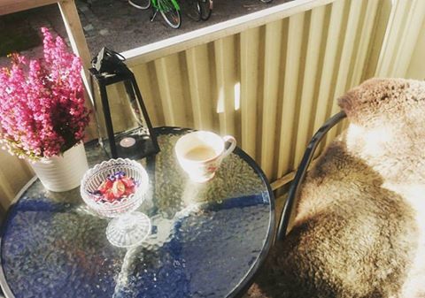 balkong-inredning-lykta-ljung